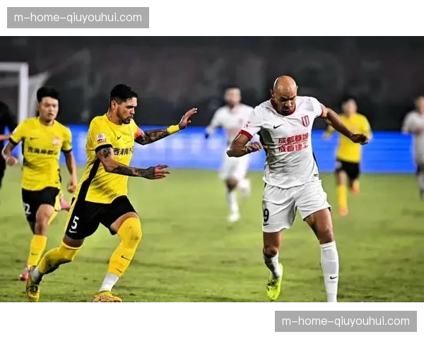 河南队防守反击战术奏效 前三轮失3球展现战术纪律性